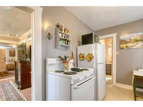 Kitchen - 335 SW Court Ave, Pendleton, OR 97801 photo 4 of 4