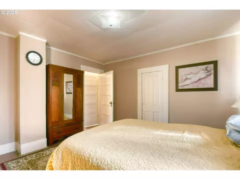 Bedroom - 335 SW Court Ave, Pendleton, OR 97801 photo 9 of 11