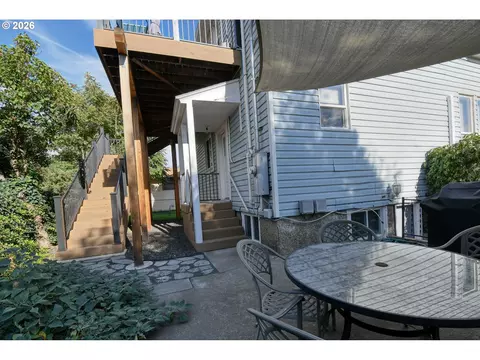 Exterior - 335 SW Court Ave, Pendleton, OR 97801 photo 7 of 10