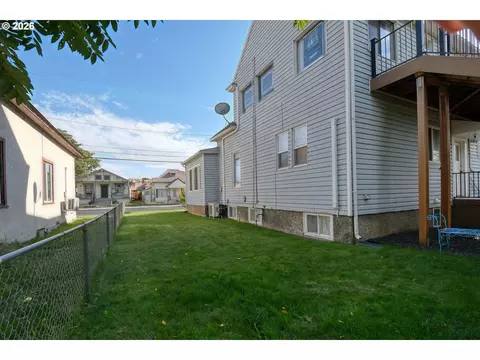 Exterior - 335 SW Court Ave, Pendleton, OR 97801 photo 9 of 10