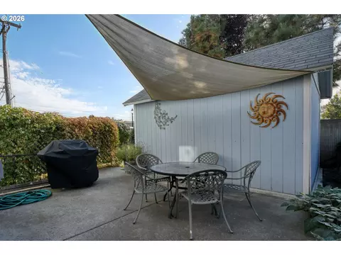 Exterior - 335 SW Court Ave, Pendleton, OR 97801 photo 8 of 10