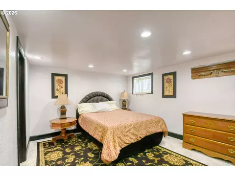 Bedroom - 335 SW Court Ave, Pendleton, OR 97801 photo 5 of 11