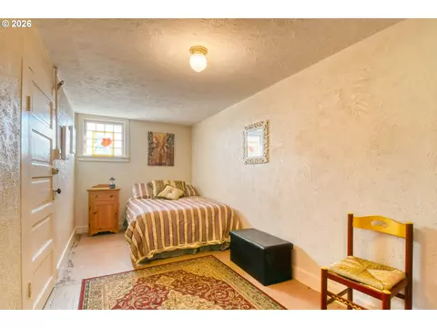 Bedroom - 335 SW Court Ave, Pendleton, OR 97801 photo 10 of 11