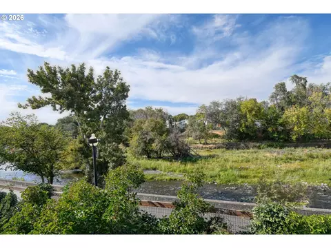 View/Area - 335 SW Court Ave, Pendleton, OR 97801 photo 1 of 2