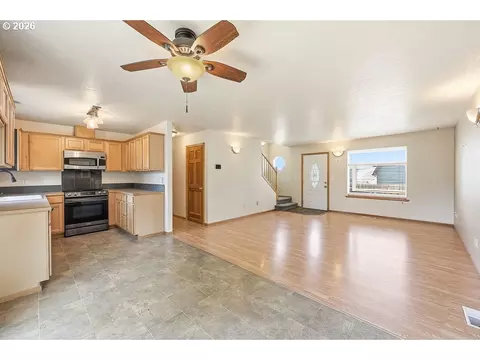 Living - 196 S 72nd St, Springfield, OR 97478 photo 1 of 6