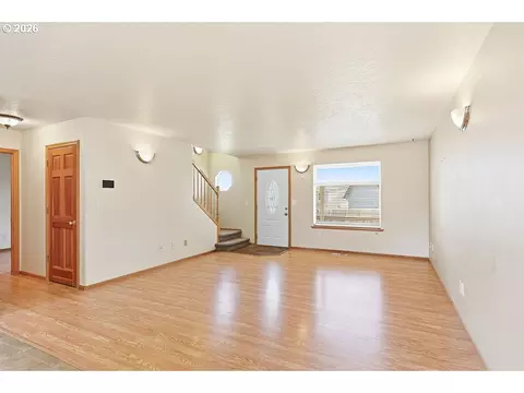Living - 196 S 72nd St, Springfield, OR 97478 photo 2 of 6
