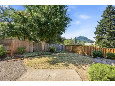 Exterior - 196 S 72nd St, Springfield, OR 97478 photo 4 of 14