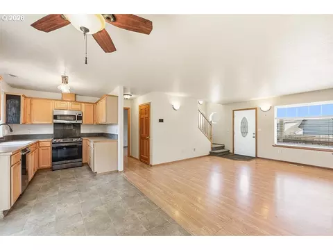 Living - 196 S 72nd St, Springfield, OR 97478 photo 4 of 6