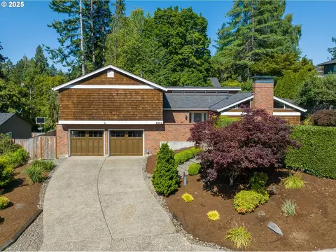 4041 SW 55th Dr, Portland, OR 97221