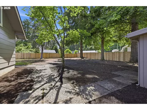 Exterior - 2453 37th St, Springfield, OR 97477 photo 6 of 13