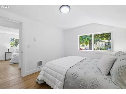 Bedroom - 2453 37th St, Springfield, OR 97477 photo 11 of 11