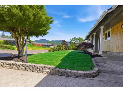 Exterior - 2453 37th St, Springfield, OR 97477 photo 5 of 13