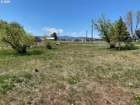 465 D St, North Powder, OR 97867
