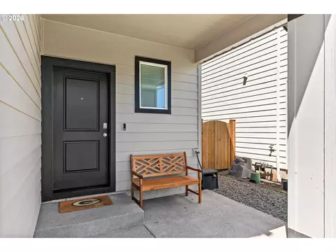 2678 26th Loop, Springfield, OR 97477 photo 3