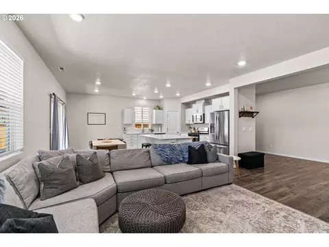 2678 26th Loop, Springfield, OR 97477 photo 7