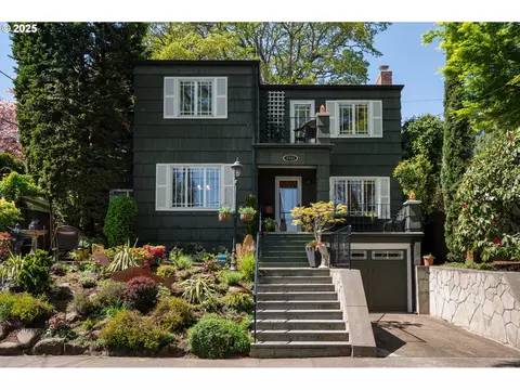 7533 S Corbett Ave, Portland, OR 97219