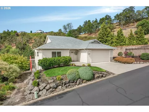 560 NW Rachel Lynn Way, Roseburg, OR 97471