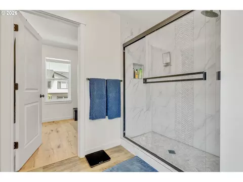 Bath - 2945 S Jasper Dr, Cornelius, OR 97113 photo 3 of 5