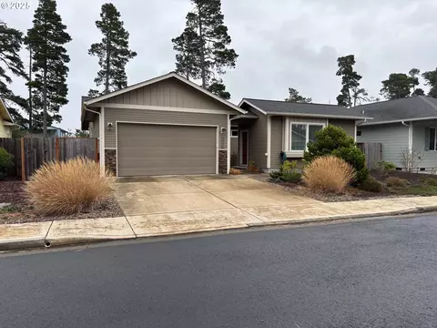 4040 Nandina Dr, Florence, OR 97439