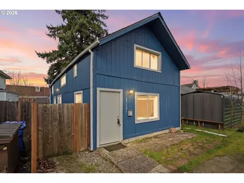 6712 SE Pardee St #A, Portland, OR 97206