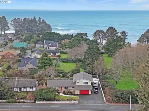 15604 Oceanview Dr, Brookings, OR 97415