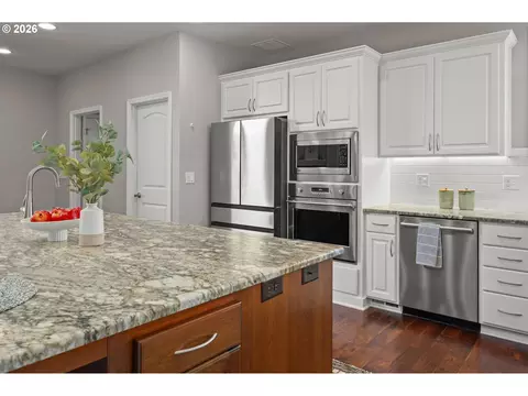 Kitchen - 3217 Boardwalk Ave, Eugene, OR 97401 photo 6 of 6