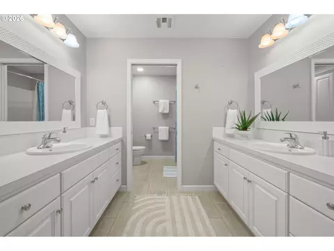 Bath - 3217 Boardwalk Ave, Eugene, OR 97401 photo 5 of 6