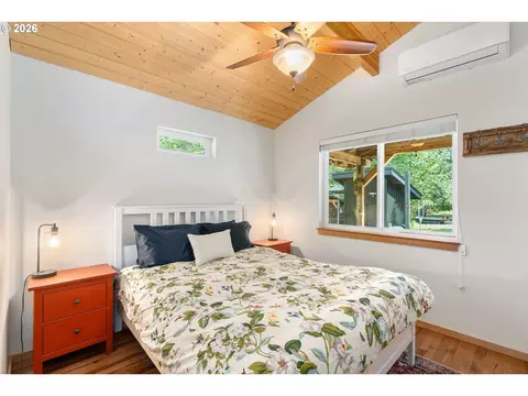 Bedroom - 1284 Canyon Rd, Appleton, WA 98602 photo 1 of 4