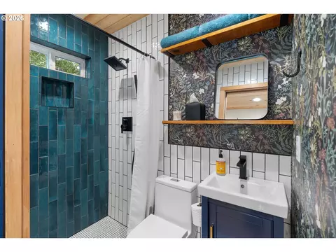 Bath - 1284 Canyon Rd, Appleton, WA 98602 photo 2 of 2
