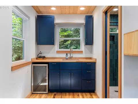 Kitchen - 1284 Canyon Rd, Appleton, WA 98602 photo 5 of 5