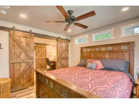 Bedroom - 73561 Williams Ln, Pendleton, OR 97801 photo 1 of 3