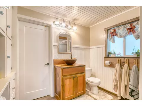 Bath - 73561 Williams Ln, Pendleton, OR 97801 photo 1 of 2