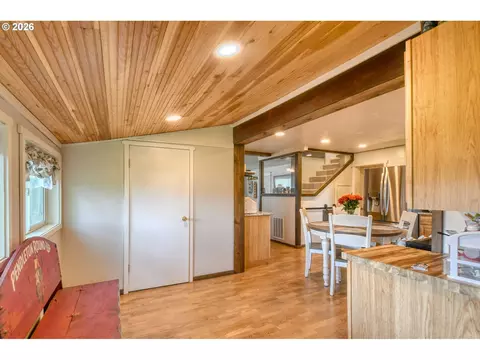 Entry Way - 73561 Williams Ln, Pendleton, OR 97801 photo 2 of 2