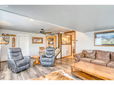 Living - 73561 Williams Ln, Pendleton, OR 97801 photo 1 of 1