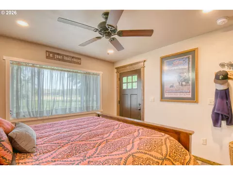 Bedroom - 73561 Williams Ln, Pendleton, OR 97801 photo 2 of 3