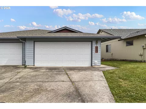 702 Benjamin Ave, Cottage Grove, OR 97424