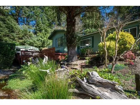 80 NE Keene Ave, Depoe Bay, OR 97341