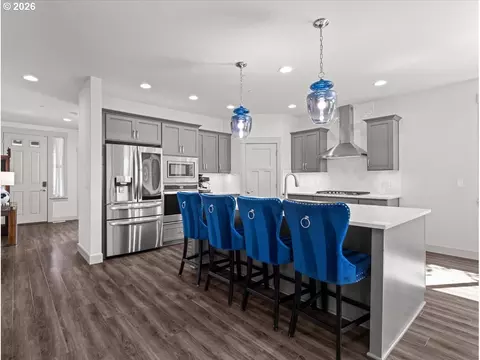 Kitchen - 703 N 34th Ter, Hillsboro, OR 97124 photo 1 of 5