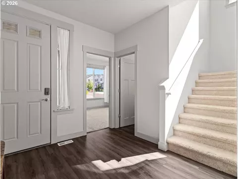Entry Way - 703 N 34th Ter, Hillsboro, OR 97124 photo 2 of 4