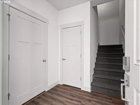 Entry Way - 703 N 34th Ter, Hillsboro, OR 97124 photo 3 of 4
