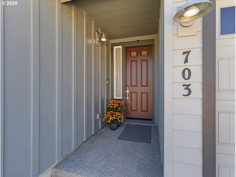 Entry Way - 703 N 34th Ter, Hillsboro, OR 97124 photo 1 of 4