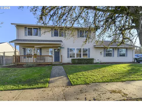 1318 NE Grandhaven St, Mcminnville, OR 97128
