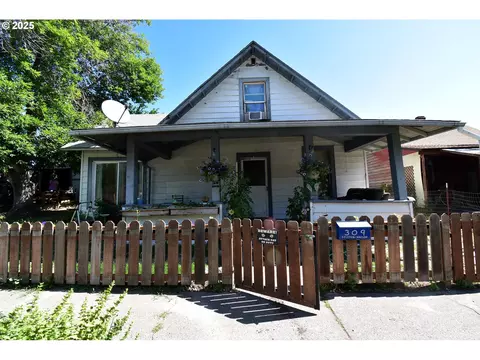 309 W 7th St, The Dalles, OR 97058
