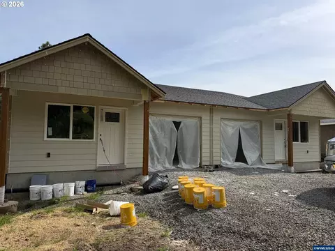1710 Cedar St, Sweet Home, OR 97386