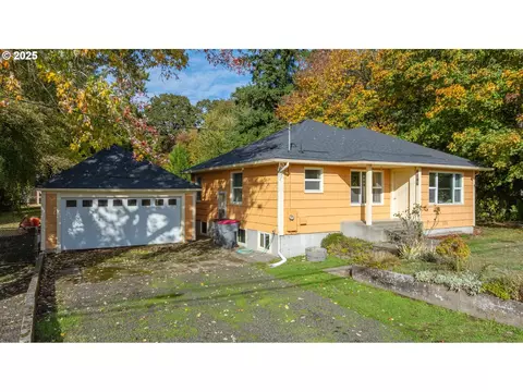 8030 NW Meadow Lake Rd, Carlton, OR 97111