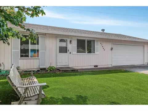 47666 W 1st St, Oakridge, OR 97463