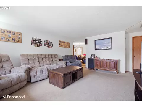 Living - 602 N Dolash Ct, Newberg, OR 97132 photo 2 of 3