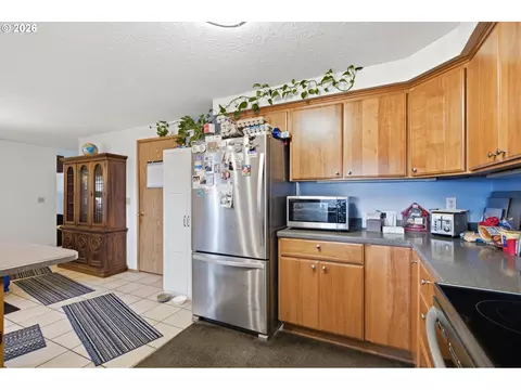 Kitchen - 602 N Dolash Ct, Newberg, OR 97132 photo 3 of 3