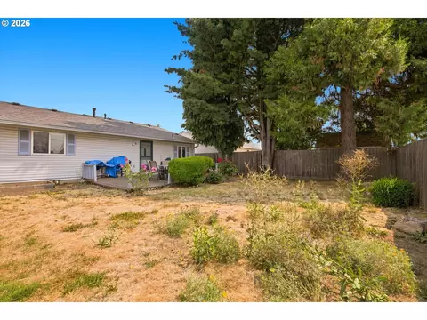 Exterior - 602 N Dolash Ct, Newberg, OR 97132 photo 5 of 8
