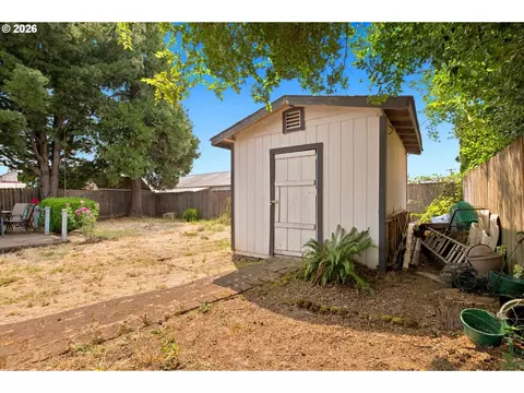 Exterior - 602 N Dolash Ct, Newberg, OR 97132 photo 7 of 8